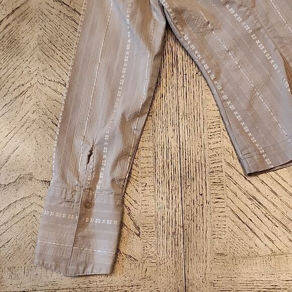 Tan collared button down stretch shirt size M - Picture 7 of 10